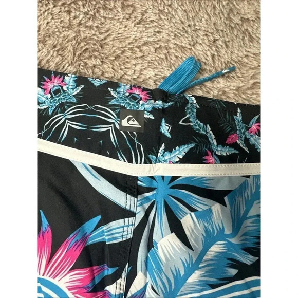 QUIKSILVER YG Remix Stripe 19" UEA1 Boardshorts BLUE NWT - Picture 9 of 16